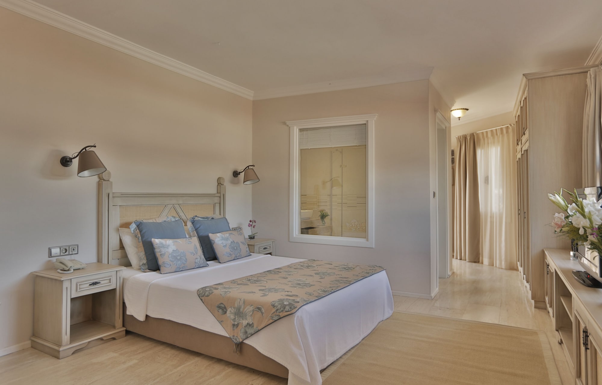 غرفة رومانسية بسرير مزدوج بإطلالة على البحر، Torbahan Boutique Hotel 2/3