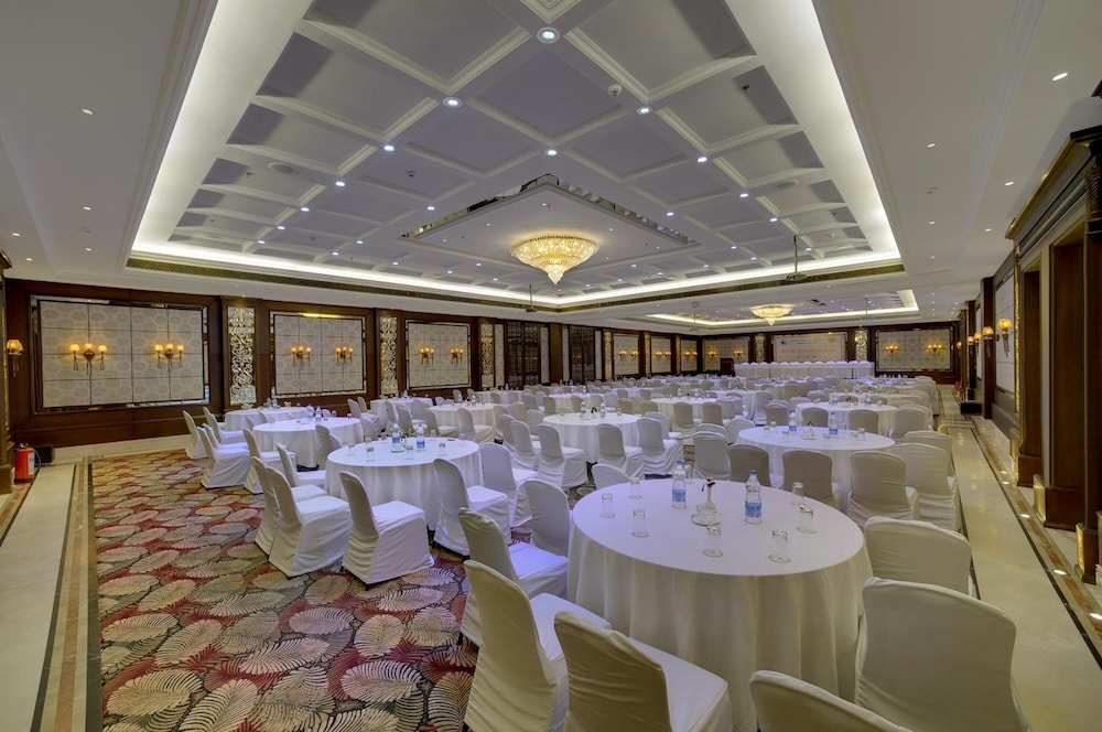 MAYFAIR Convention 20/37