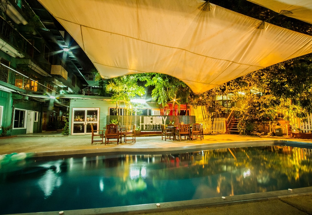 The Hideaway Hotel 7/39