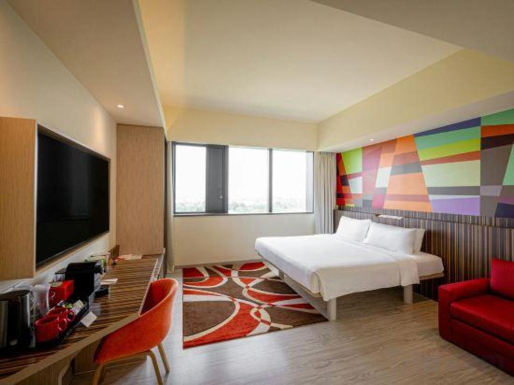 Guest Room, Premier, King Bed, Sofa