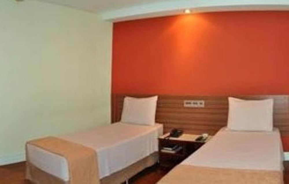 HOTEL VOLLARE 8/25