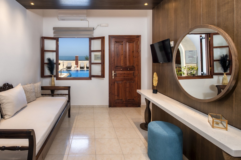 Astir Thira 38/57