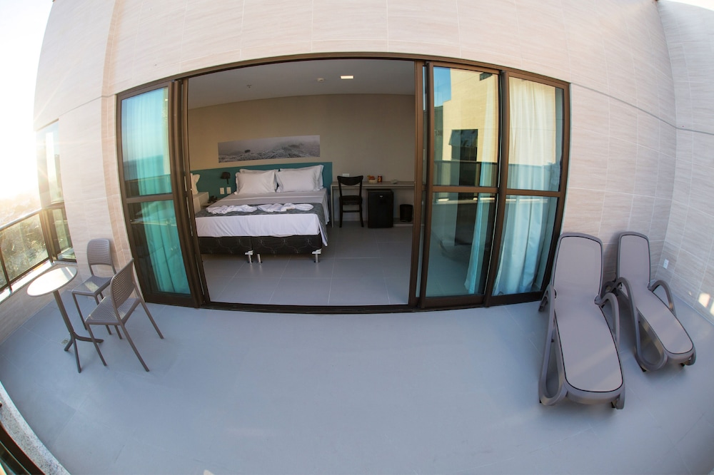 Acqua Suites 60/60