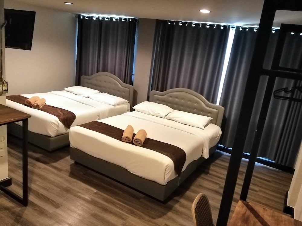 Pimpimarn Beach Hotel 30/66
