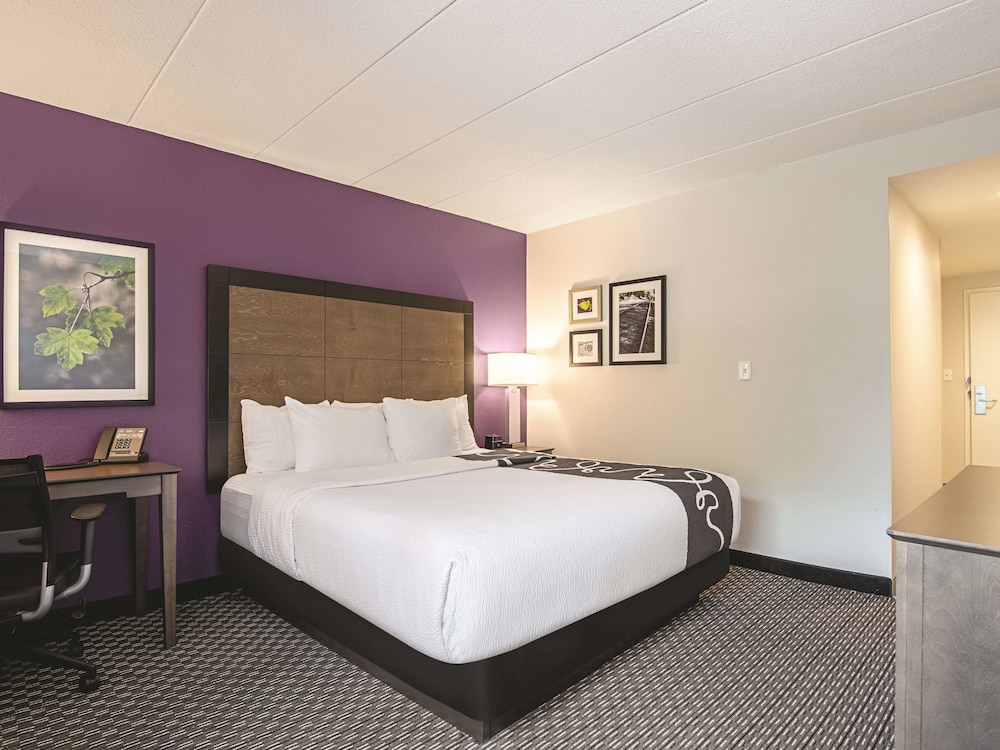 La Quinta Inn and Suites by Wyndham Portland 16/50