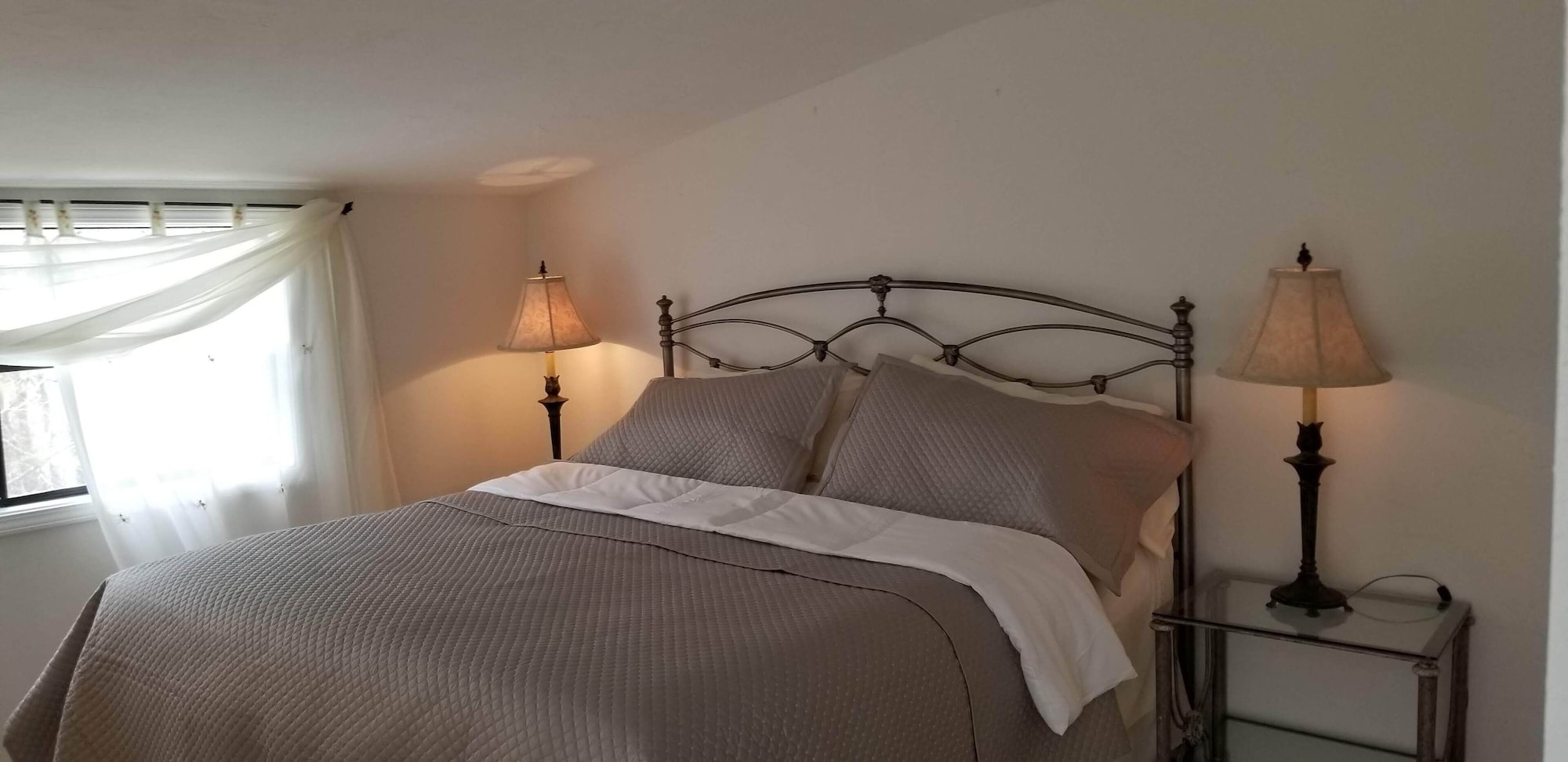Secret Garden, King Bed