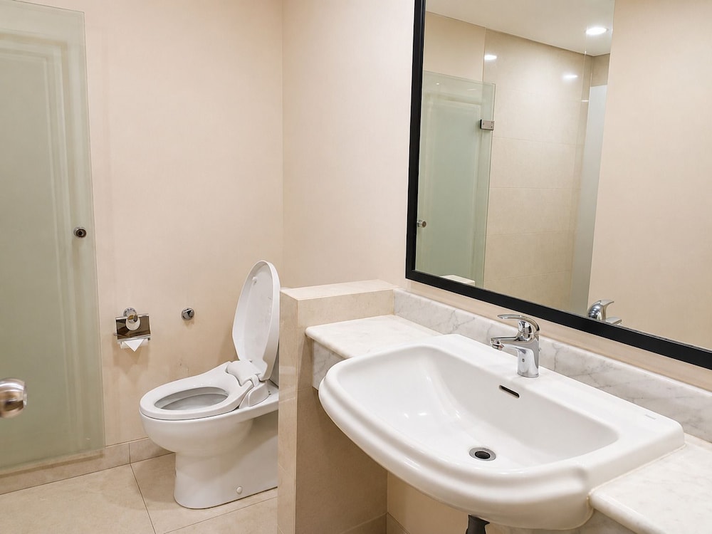 Grand Tropic Suites Jakarta 61/64