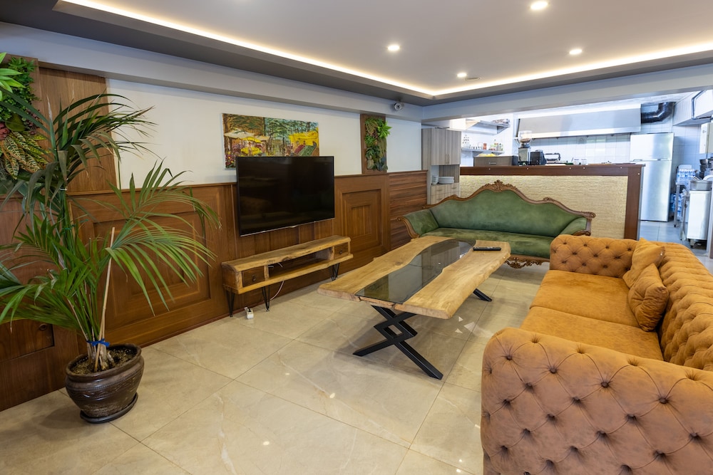 Asia Business Suites 32/50