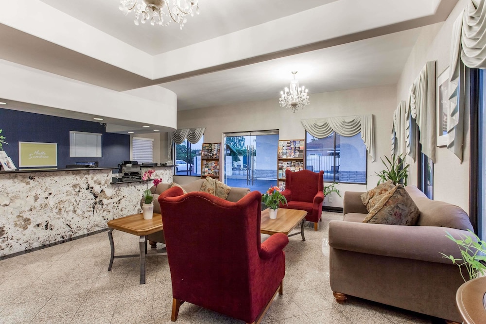 Days Inn by Wyndham Anaheim Near The Park 29/45