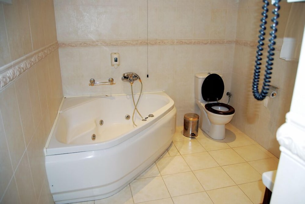 Ephira Hotel 30/56