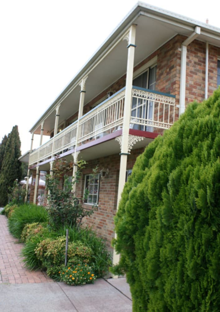 Grand Manor Motor Inn 4/32