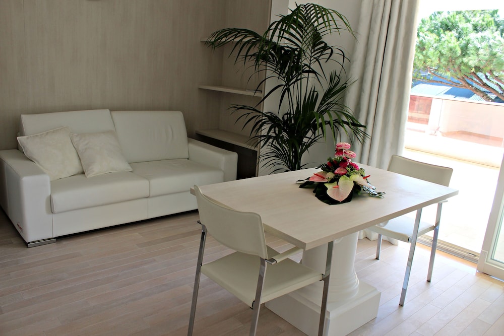 PARADISO HOTEL BOVELACCI 51/68
