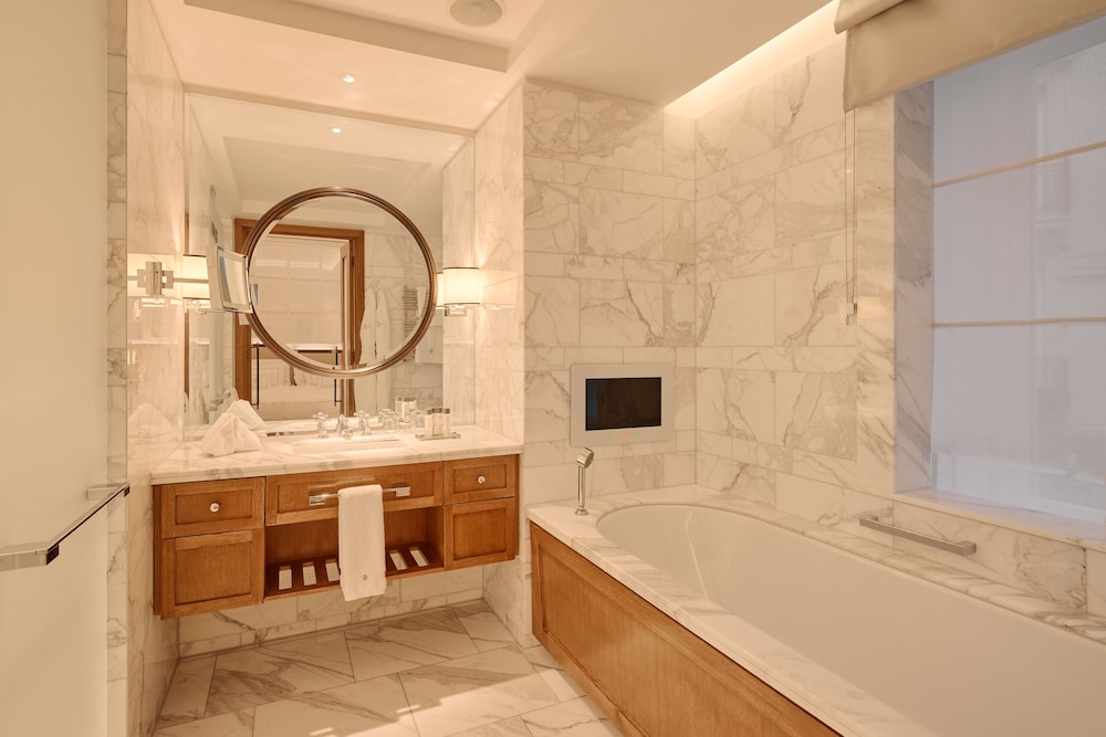 GARDEN, SUITE, KING BED