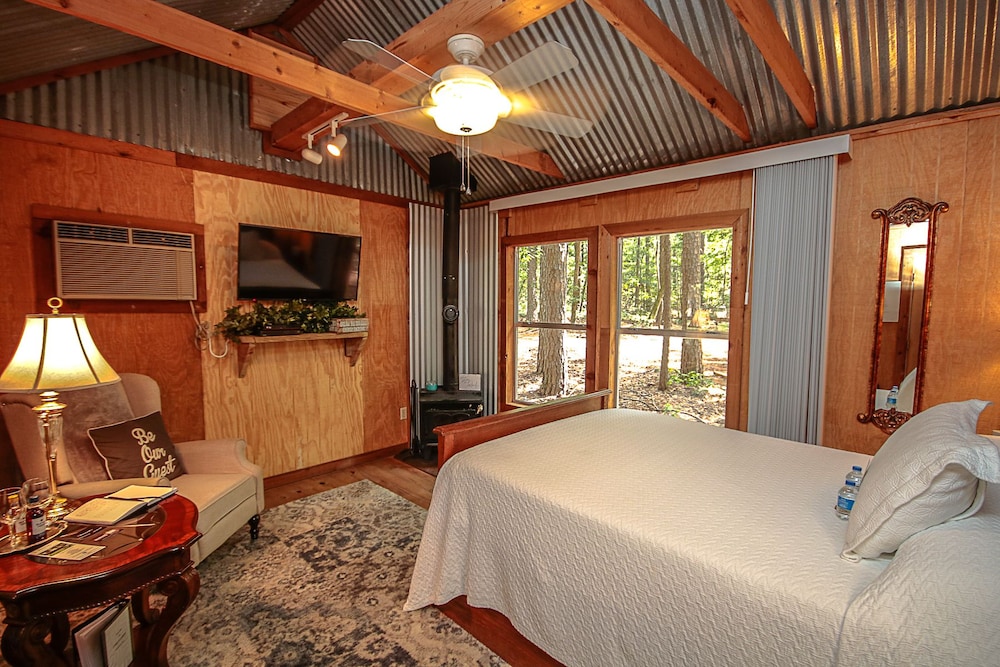 Cora s Cabins 16/50