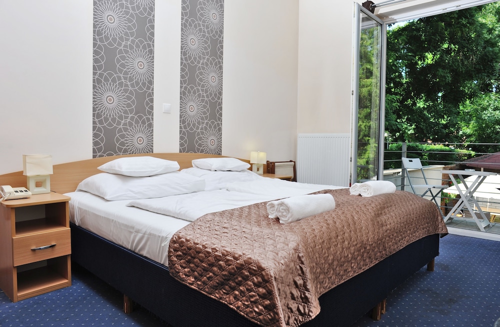 Hotel Papillon 37/50