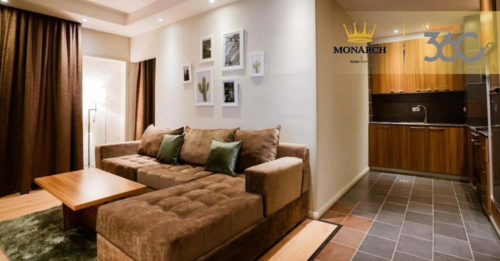 Monarch Hotel 31/45