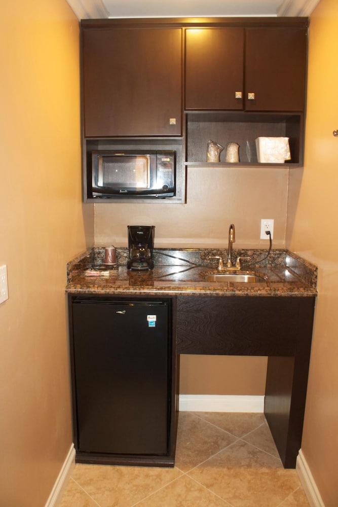Garden Inn Suites 33/55