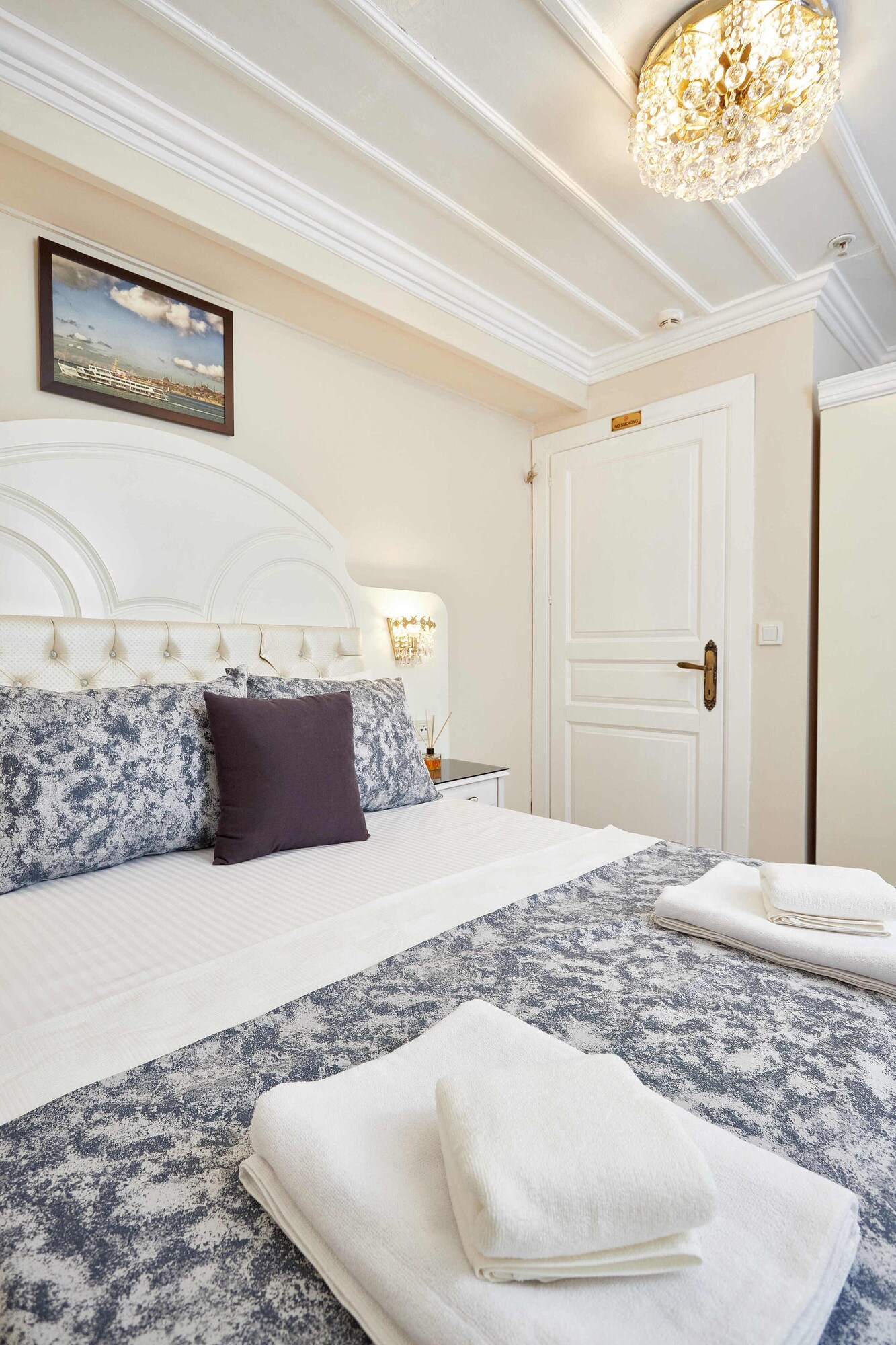 BASEMENT, DOUBLE BED, PRIVATE GARDEN