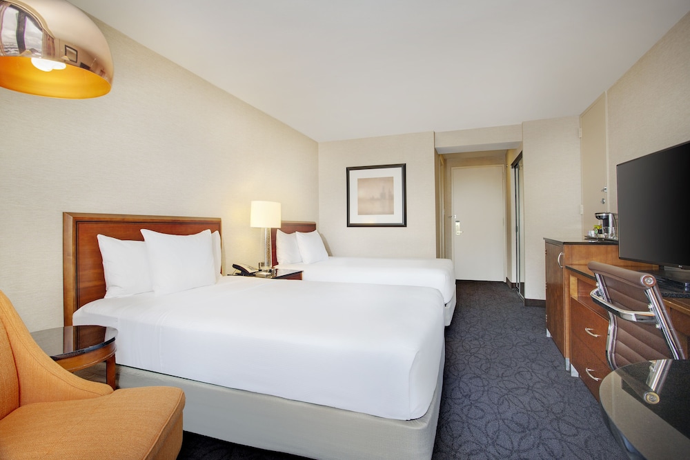 Hilton Chicago OHare Airport 16/82