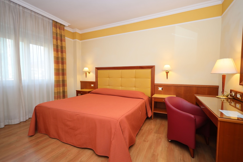 غرفة سوبيريور ثلاثية بثلاثة أسرّة بإطلالة على الحديقة، Hotel Il Chiostro 3/5
