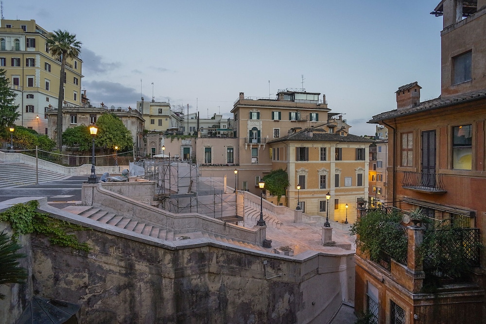 Les Diamants Spanish Steps Suite 33/46