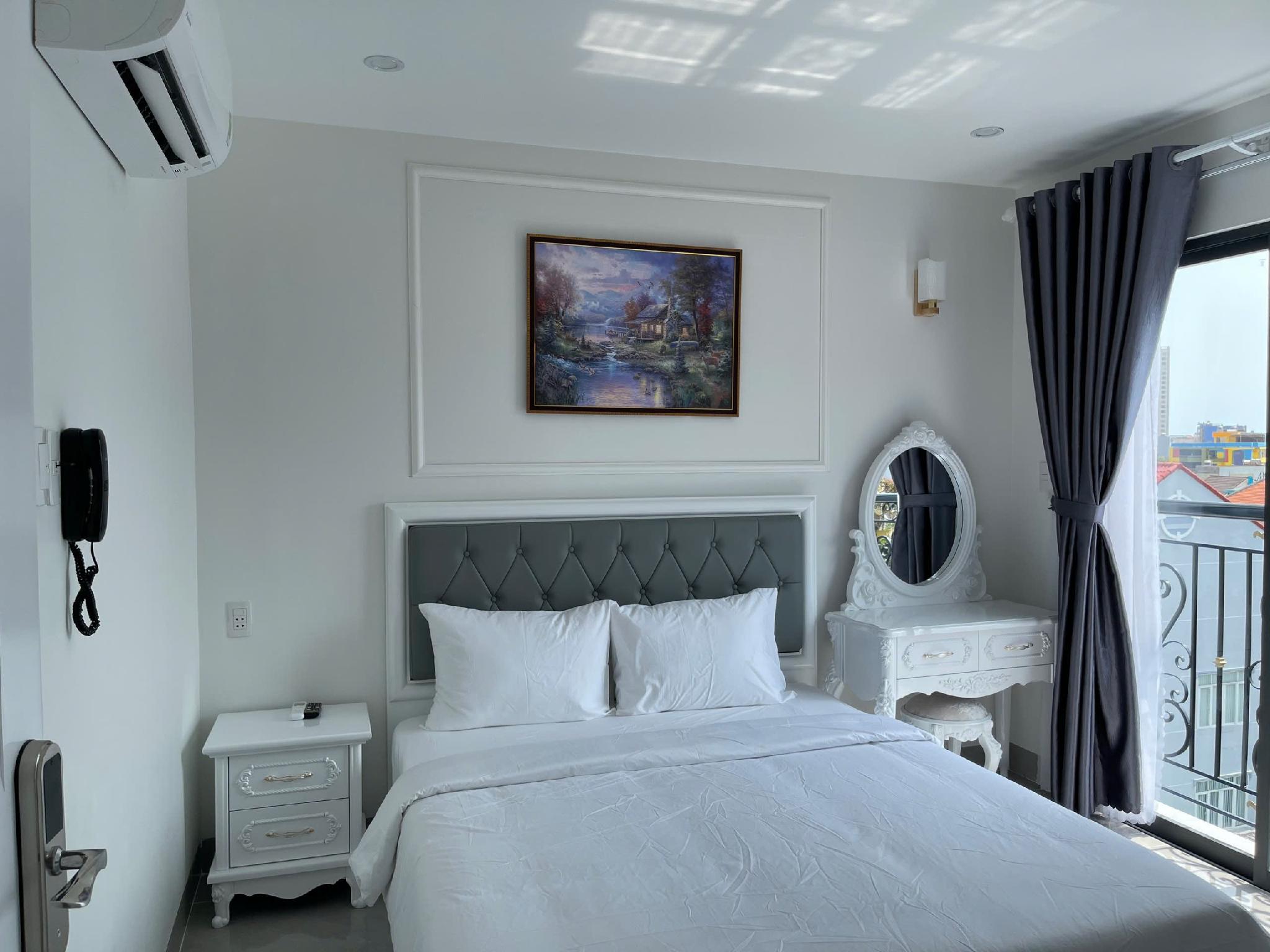 Superior, Queen Bed, Balcony