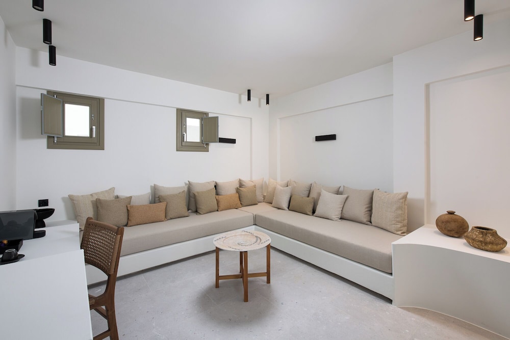 Mazee New Age Hotel 37/57