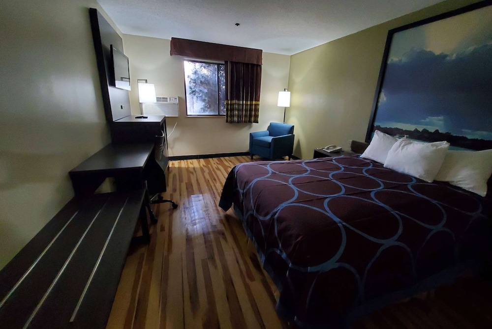 Standard, Queen Bed, Smoking 4/9