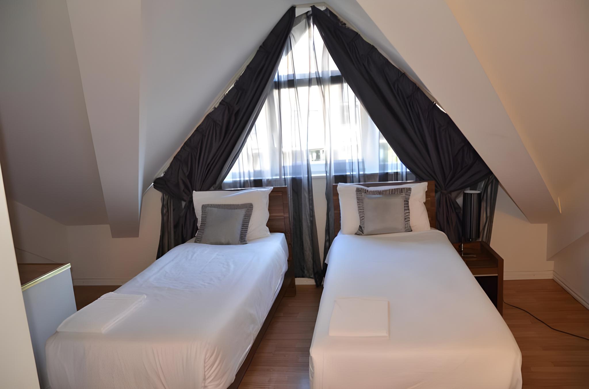 BASIC, TWIN BEDS