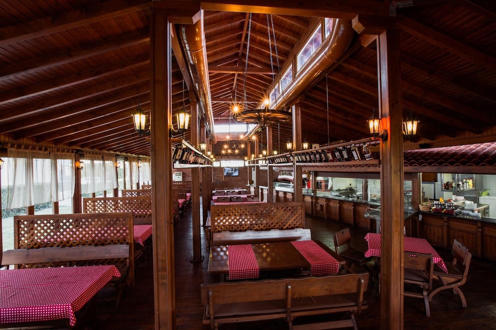 restaurant cafeteria