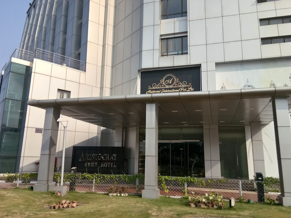 Aristocrat Hotel 6/40