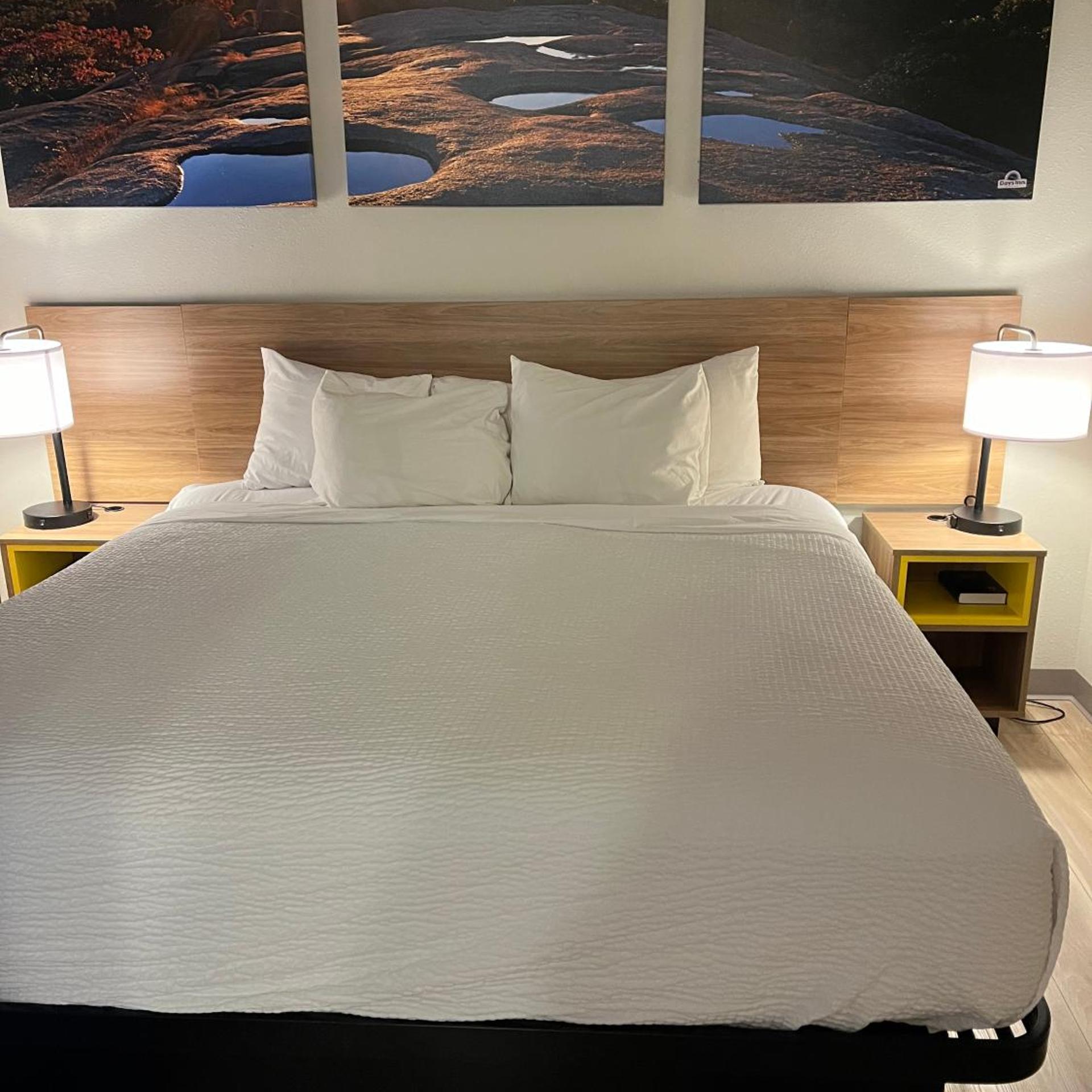 غرفة بسرير كينج بحوض استحمام لذوي الإعاقة، Days Inn by Wyndham Hutchinson 9/9