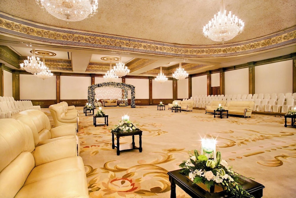 The Convention Center Royal Suites Hotel 43/50