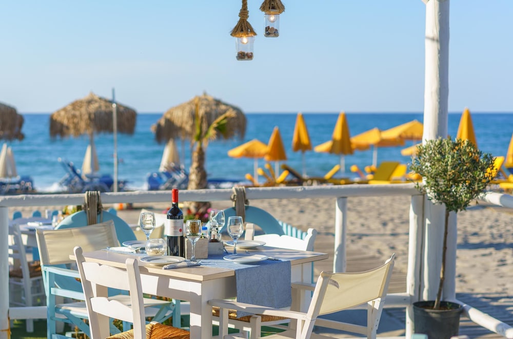 Sonio Beach Hotel 4/57