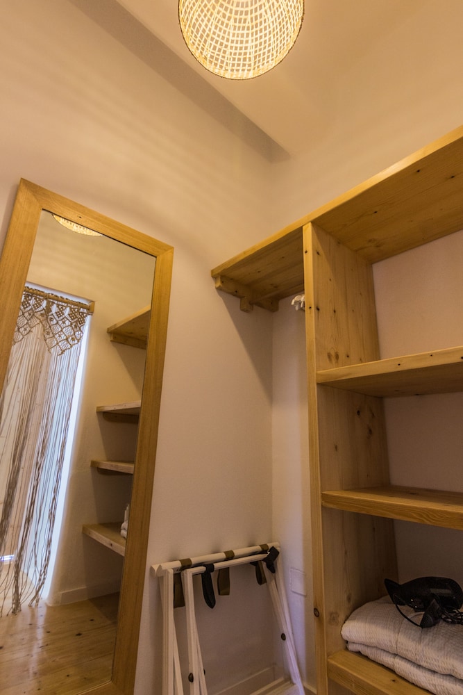 SALT SUITES & EXECUTIVE ROOMS 55/56