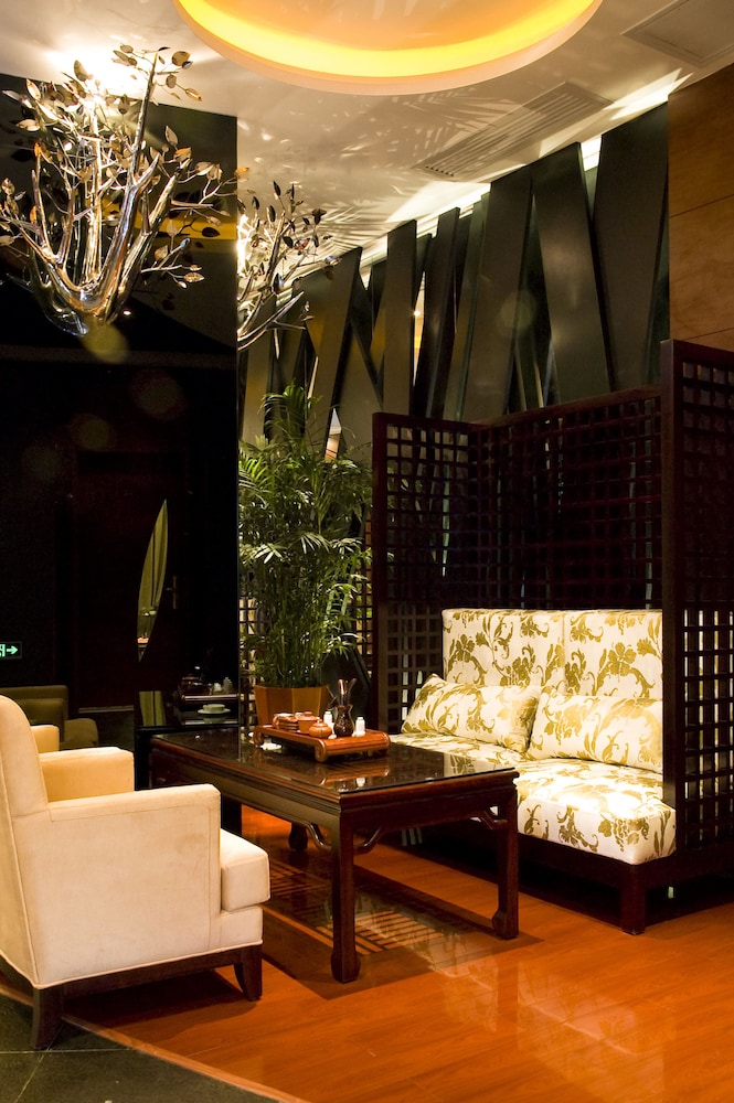 The Pavilion Hotel 38/50