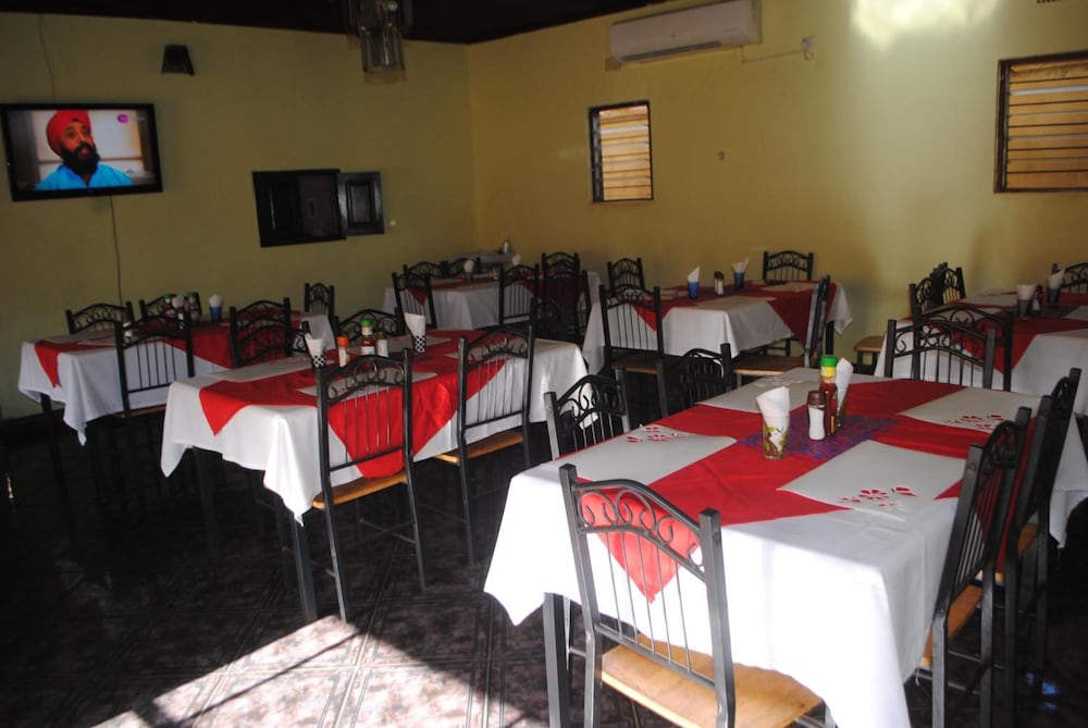 Woodlands Lodge & Tours 33/50