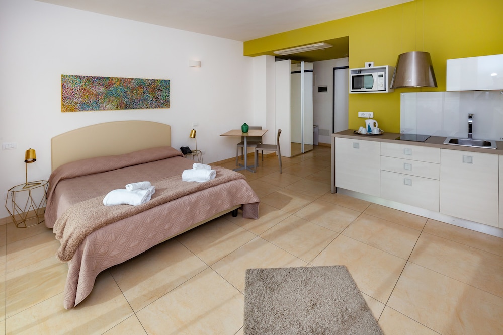 Zeus Residence Hotel 17/50
