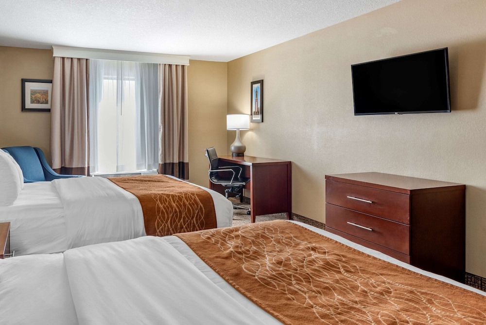 Comfort Inn & Suites Muncie Near University 6/24