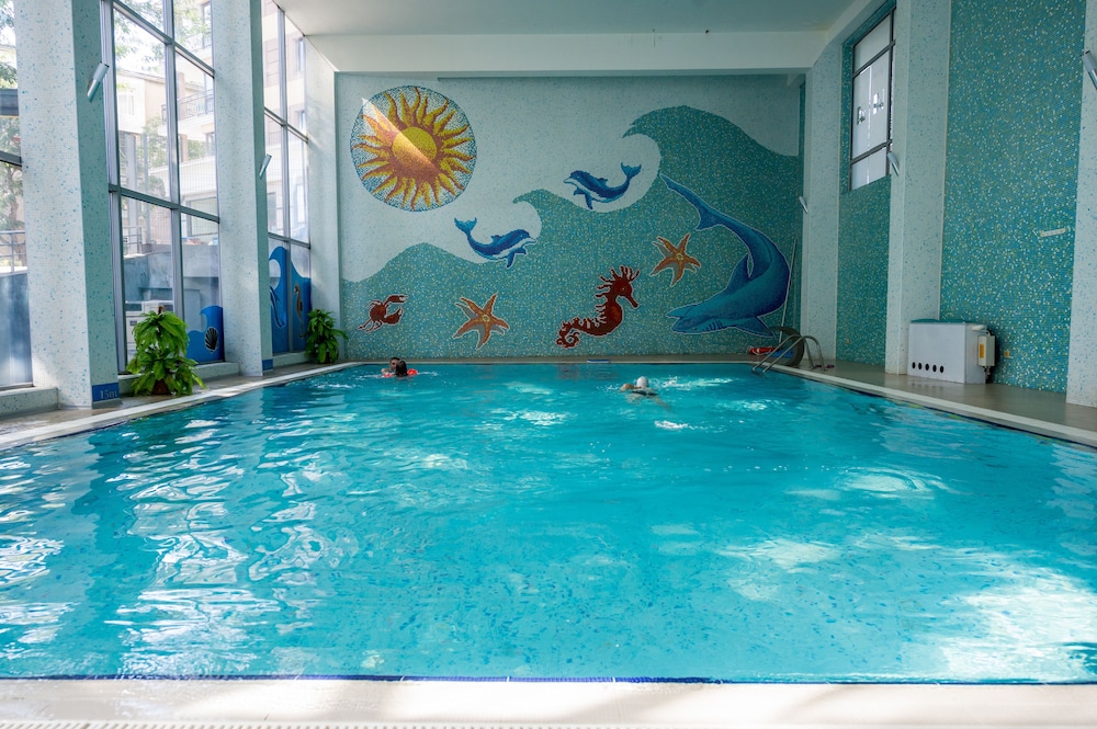 swimming pool spa
