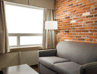 Super 8 by Wyndham Timmins ON 3/7