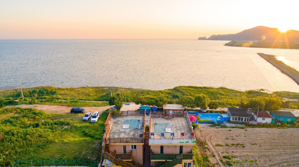 Ganghwa Badatgashimteo Pension 47/50