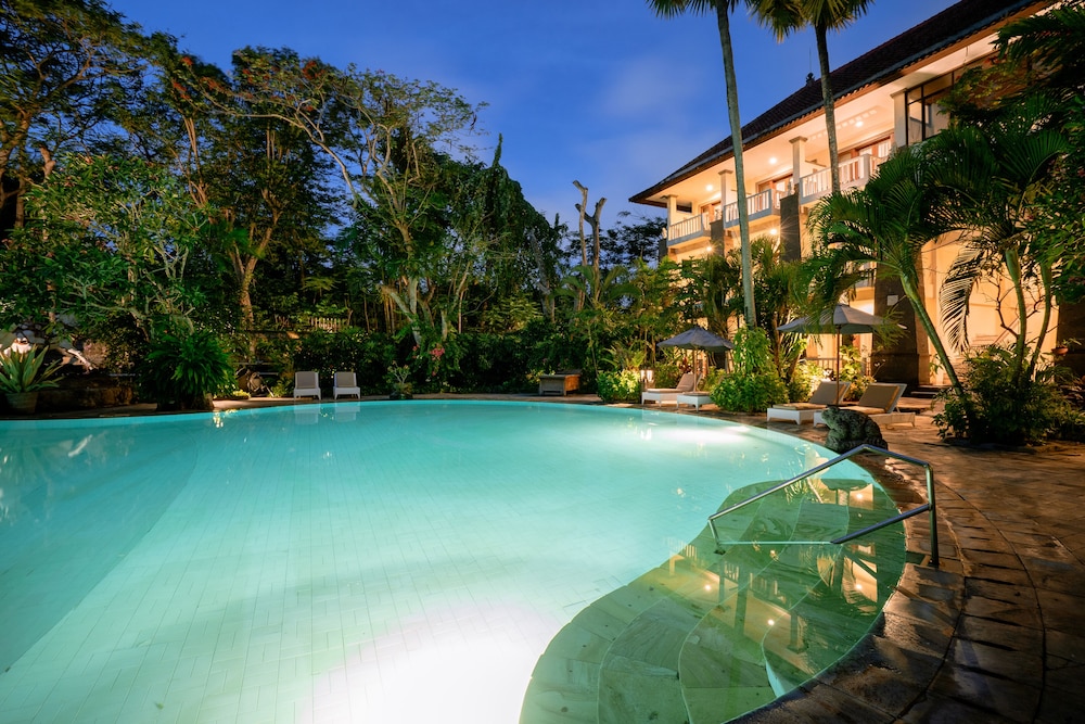 Hotel Kumala Pantai 8/75