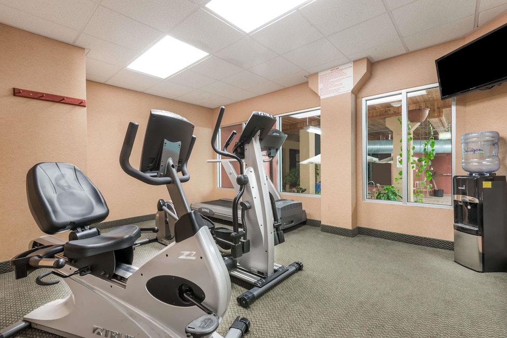 Days Inn & Suites by Wyndham Bozeman 16/29
