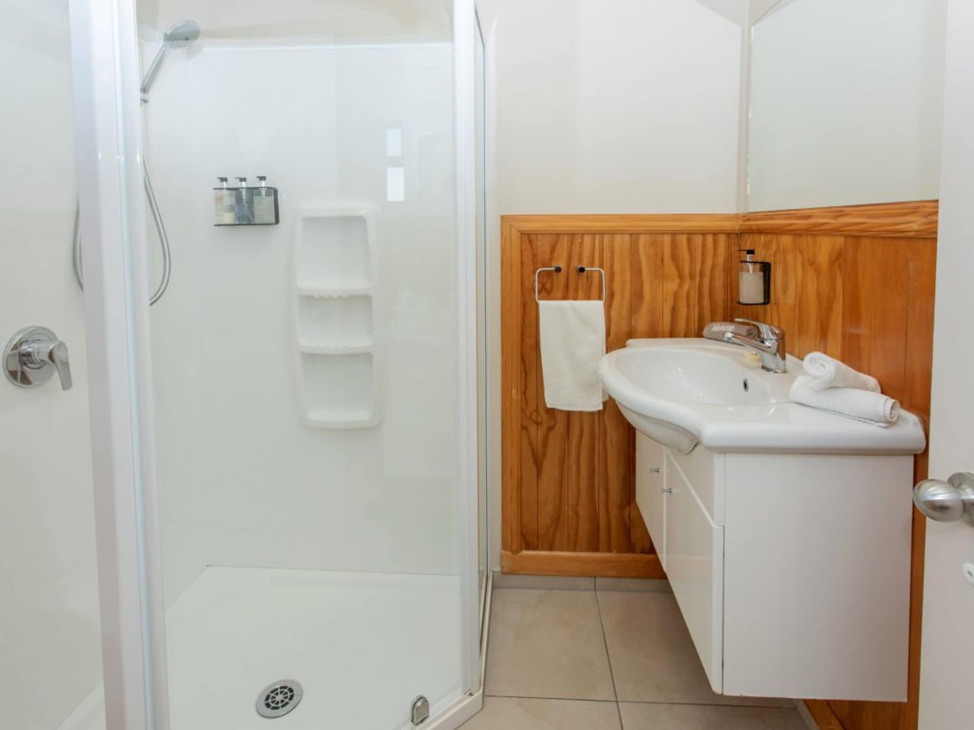 Motel, Studio, Queen Bed