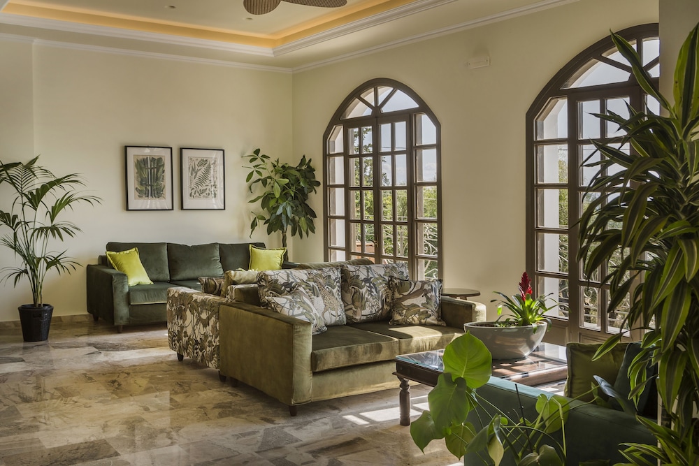 La Signora Hotel 32/50