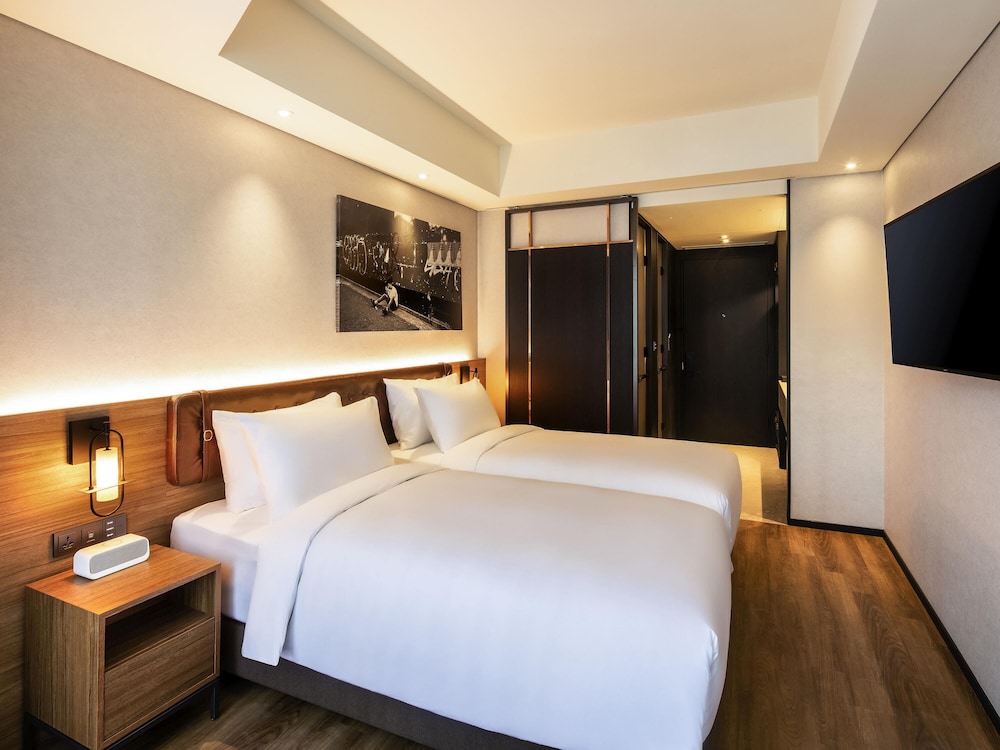 SUPERIOR, DELUXE, TWIN BEDS, BALCONY