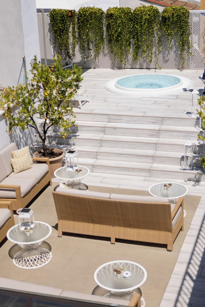 Amadeus Hotel Sevilla 4/87