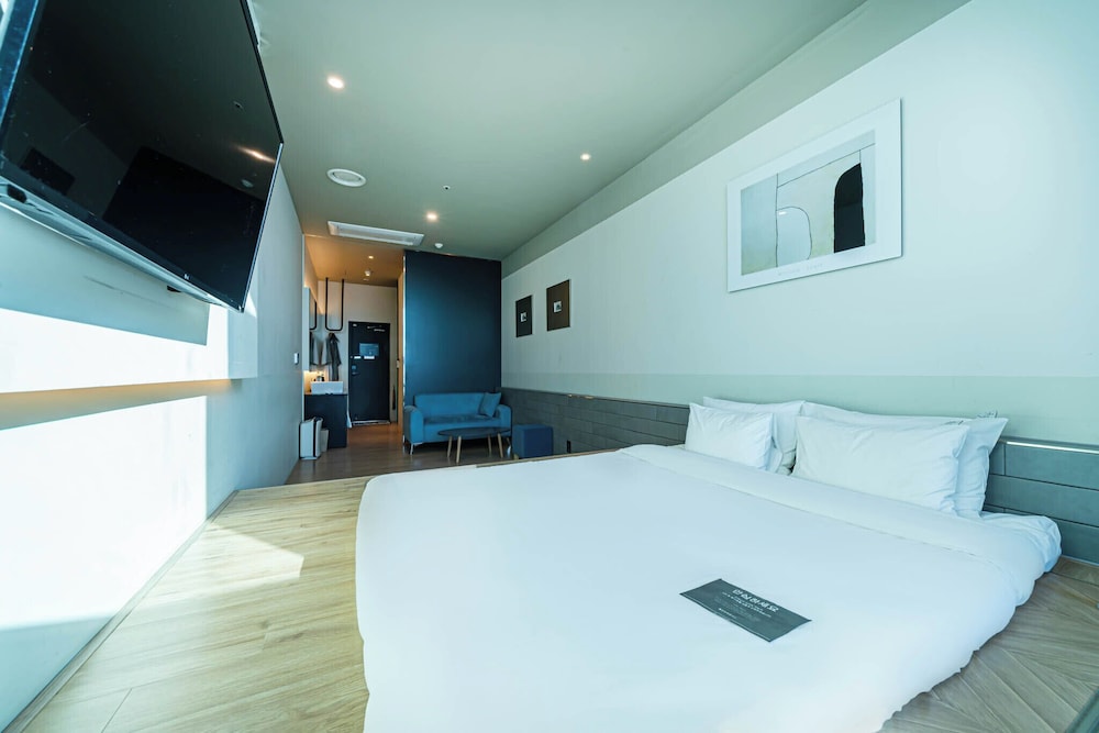 Avenue, 2 Futon Beds, Ocean Floor، H Avenue 3/8