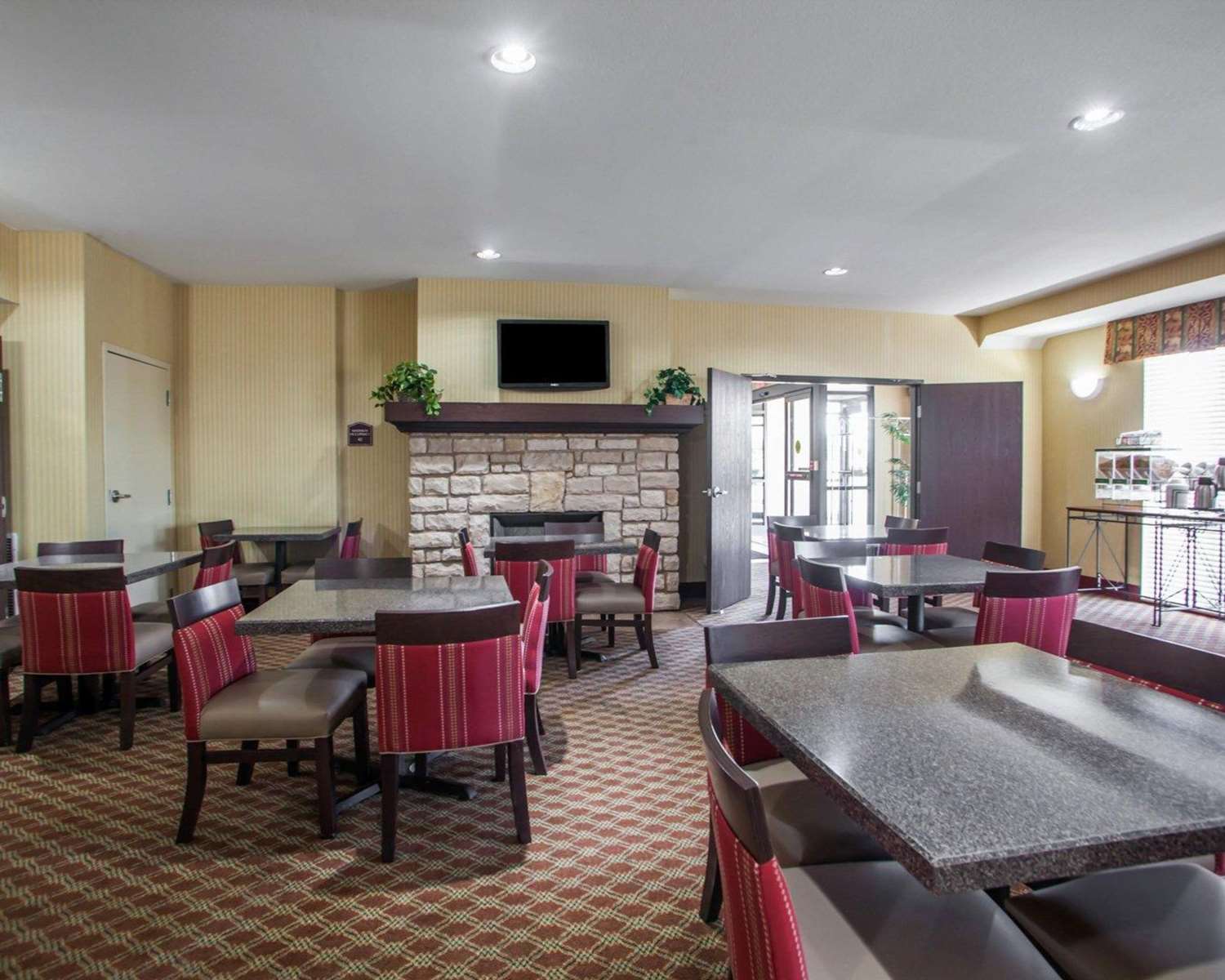 Comfort Inn and Suites Harrisonville 33/48